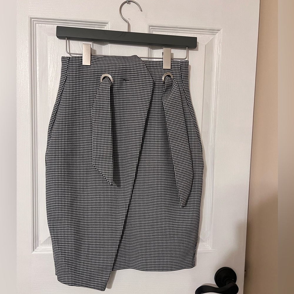 H&M midi short